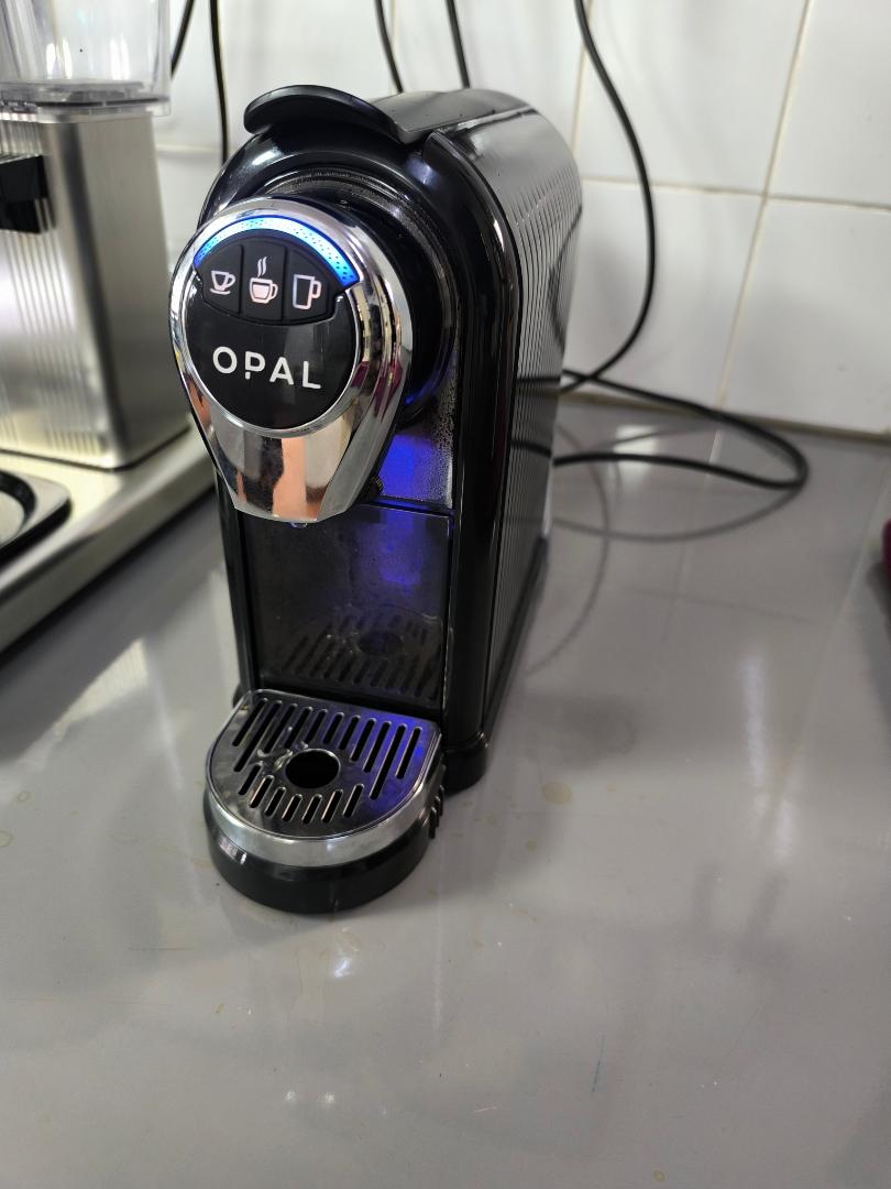 Brand New Opal Nespresso Compatible
Coffee Machine. Model No. OPALO1. 220-240V~50Hz/60Hz 1260W.
Batch No.0227