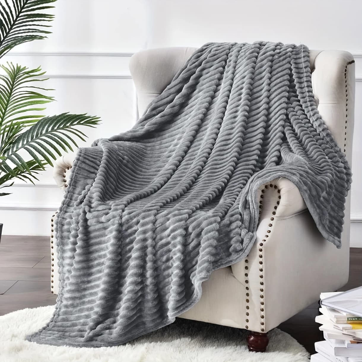Size 6 x 6 Fleece Blankets Solid Sofa Cover Bedspread Super Soft Faux Fur Flannel Blankets Softness and Comfort excellent insulator a durable material Heavy and warm velvet fleece blanket Super fluffy