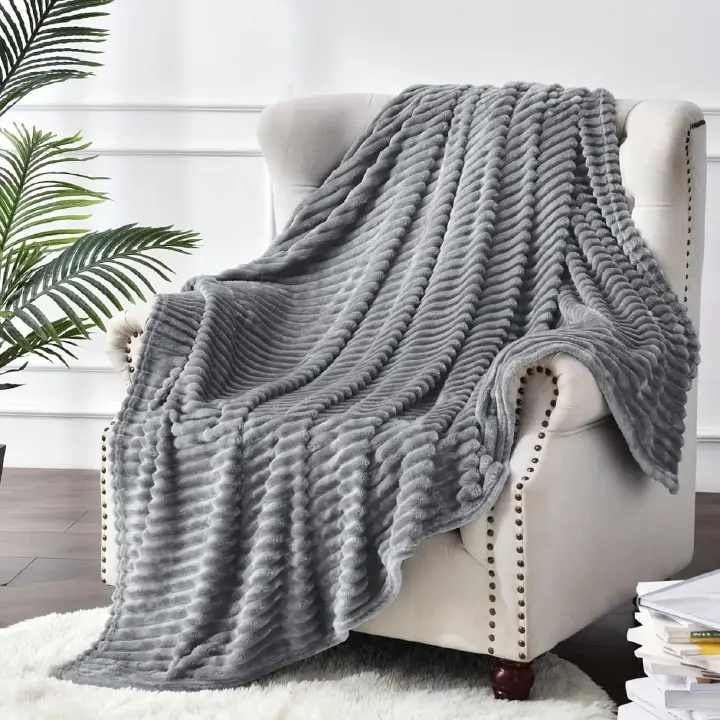 Size 6 x 6 Fleece Blankets Solid Sofa Cover Bedspread Super Soft Faux Fur Flannel Blankets Softness and Comfort excellent insulator a durable material Heavy and warm velvet fleece blanket Super fluffy