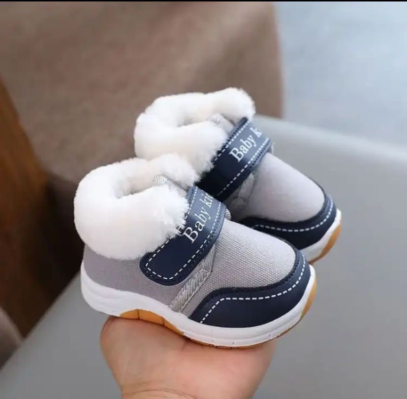 Baby Plush Baby Shoes Indoor cotton shoes for autumn and winter warmth Classic Floor Boots