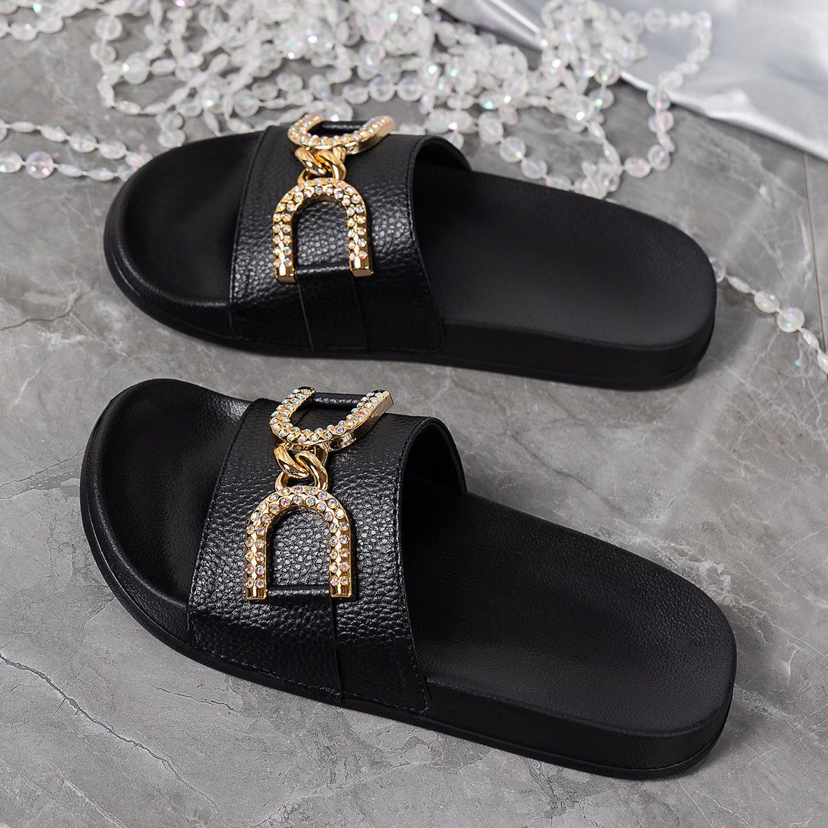 Hot Selling Summer Luxury Outside Ladies Sandals Slide Shoes Quilted Flat Women Beach Slippers