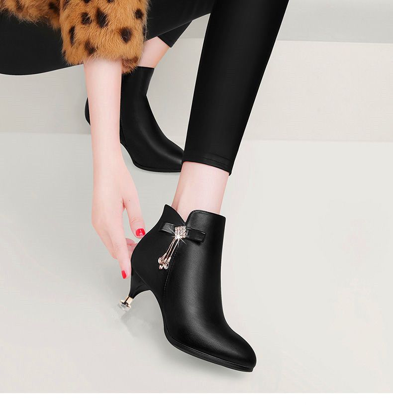 Fashion and sexy ankle boots, women's high heels, autumn and winter thin heels, rivet boots, pointed fashion short boots