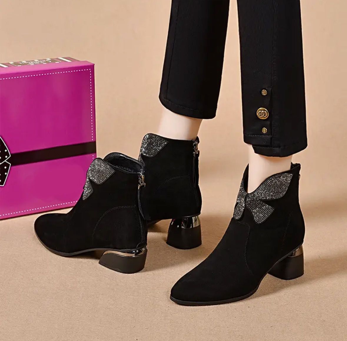 Short boots for women, autumn and winter new, plush soft leather boots round toe, spring and autumn low heel, women single boots