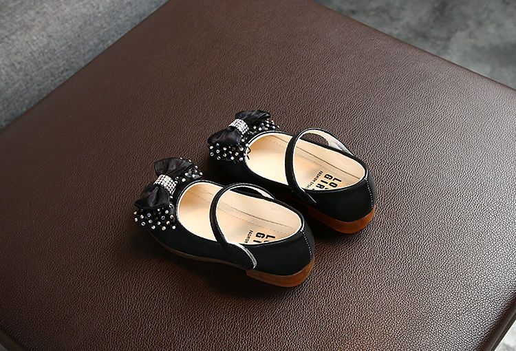 New Korean girl's princess shoes stylish crystal soft soles bright sliced bow dance shoes on trend