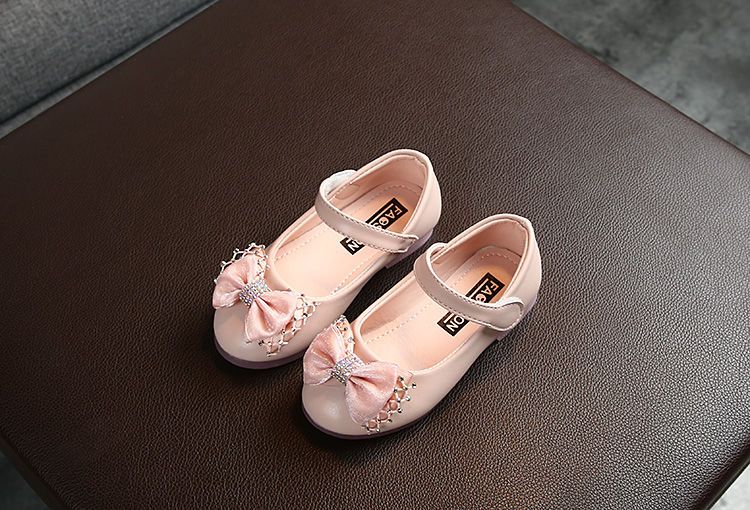 New Korean girl's princess shoes stylish crystal soft soles bright sliced bow dance shoes on trend