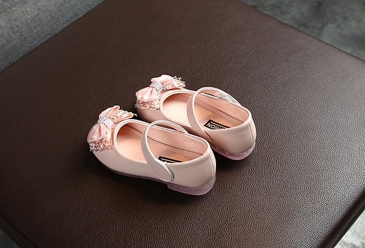 New Korean girl's princess shoes stylish crystal soft soles bright sliced bow dance shoes on trend
