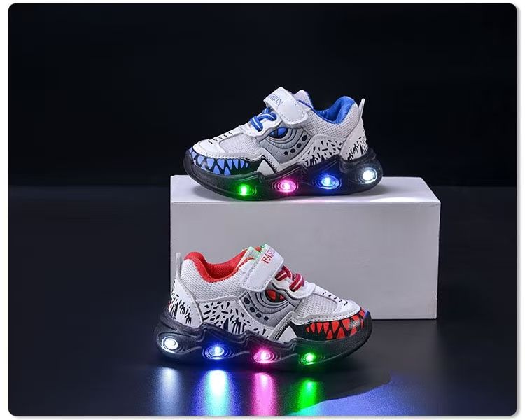 Spring and autumn new children's sports shoes leather surface LED luminous children's shoes sports casual shoes