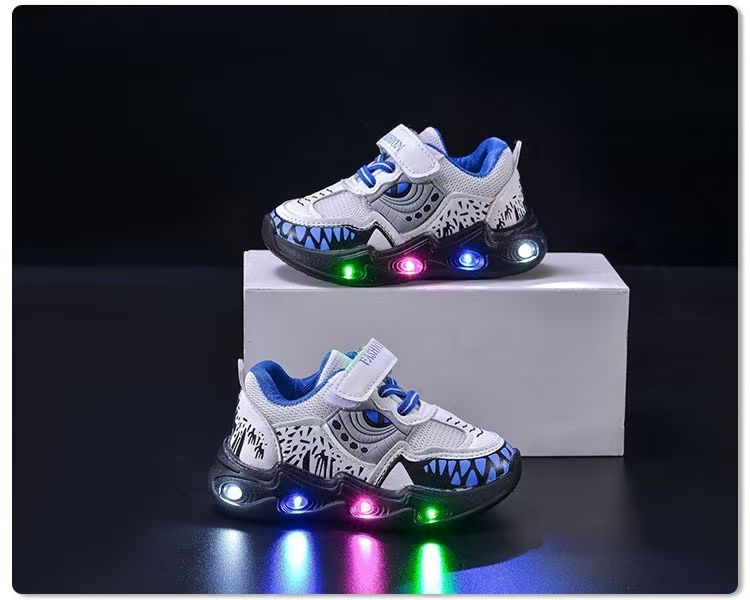 Spring and autumn new children's sports shoes leather surface LED luminous children's shoes sports casual shoes