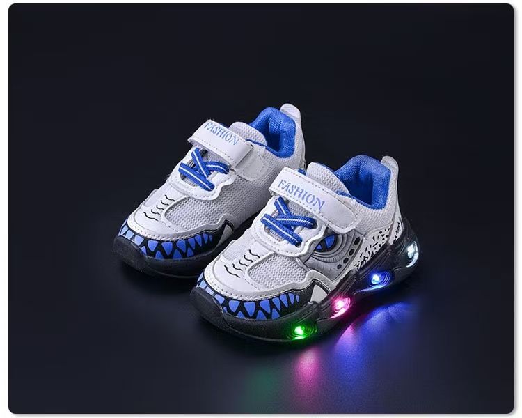 Spring and autumn new children's sports shoes leather surface LED luminous children's shoes sports casual shoes