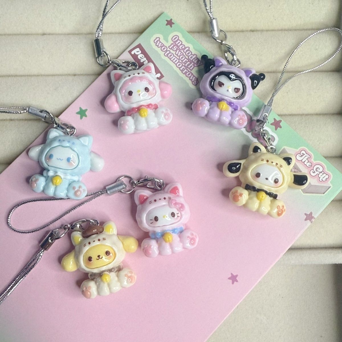 【 3.3w people repurchase 】 Get 6 new cute Sanrio KT mobile phone chains, keychains, sweet girl phone ropes, cartoon couple ornaments at once