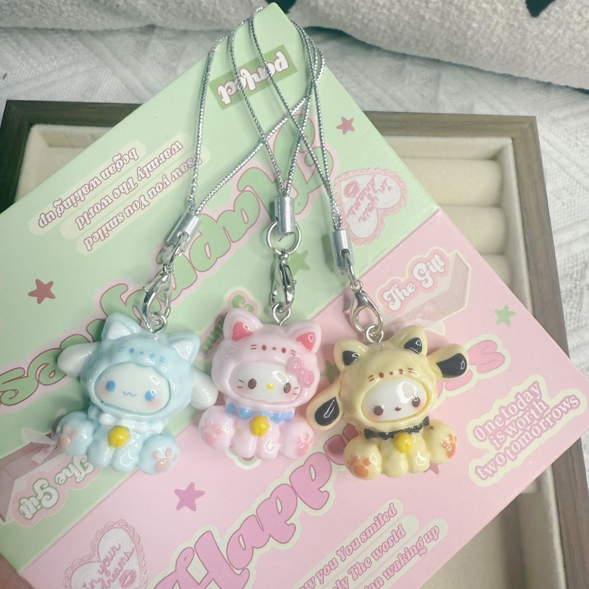 【 3.3w people repurchase 】 Get 6 new cute Sanrio KT mobile phone chains, keychains, sweet girl phone ropes, cartoon couple ornaments at once