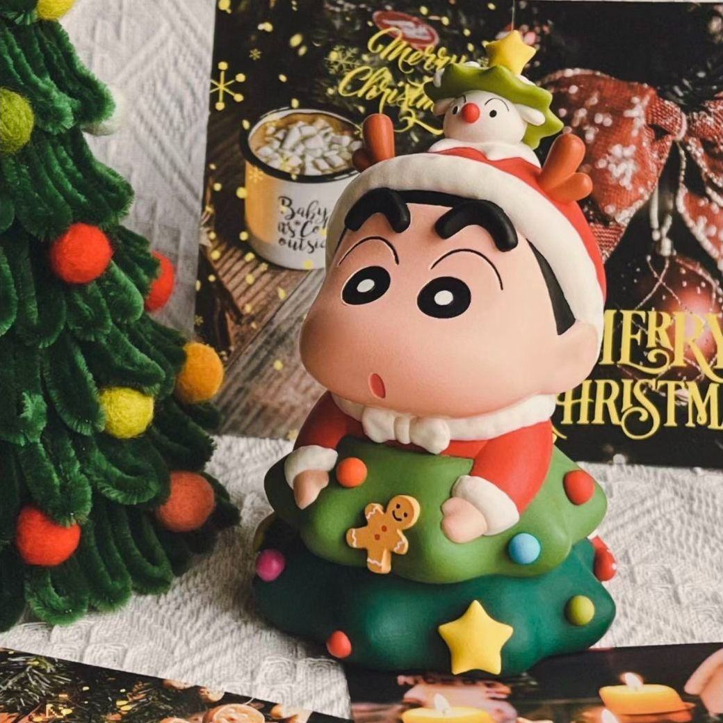 【 12000 People Collection 】 Christmas Crayon Shin chan Handmade Christmas Tree Crayon Shin chan Trendy Play Doll Cute Doll Office Ornament