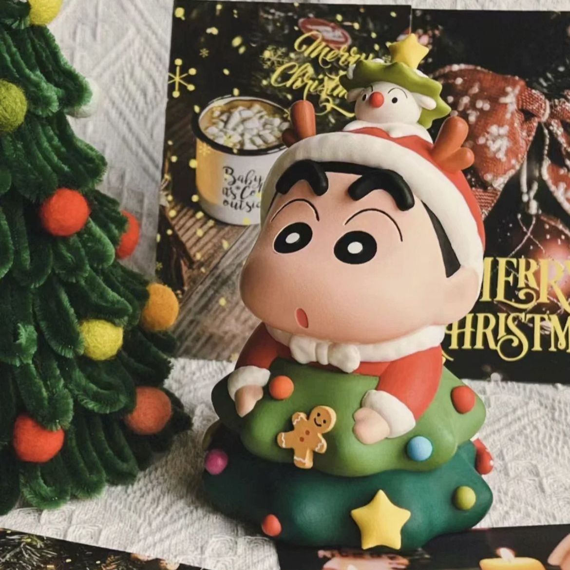 【 12000 People Collection 】 Christmas Crayon Shin chan Handmade Christmas Tree Crayon Shin chan Trendy Play Doll Cute Doll Office Ornament