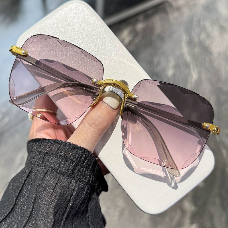 Rimless cut edge sunglasses Internet celebrity trend sunglasses women's fashion i korean version UV protection too
Male glasses
