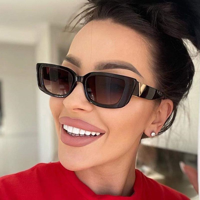 Popular fashion V-shaped square small-frame sunglasses with a sense of luxury European and American style Internet celebrities with the same trend retro sunglasses