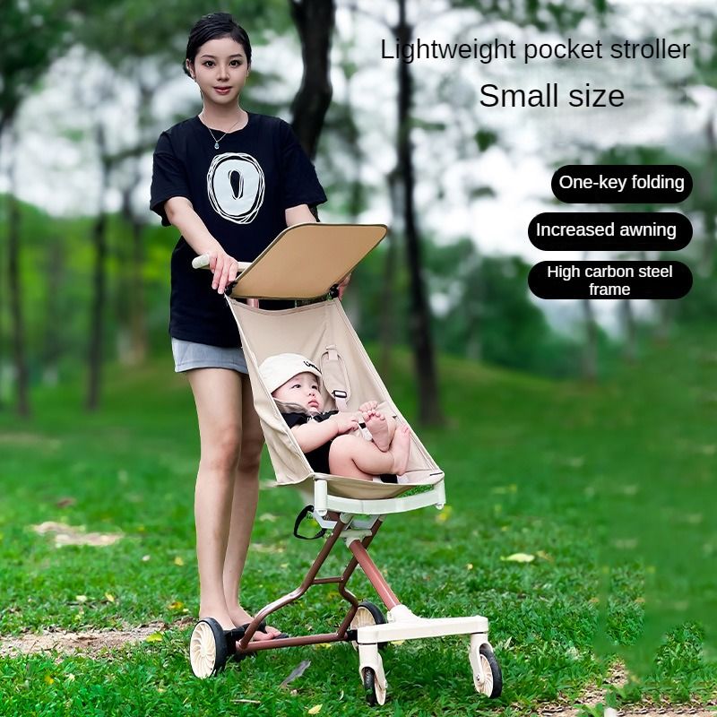 A comfortable, lightweight and foldable baby stroller for planes, suitable for children aged 6 months to 3 years. It can rotate in both directions with a sunshade and the pull bar is adjustable.