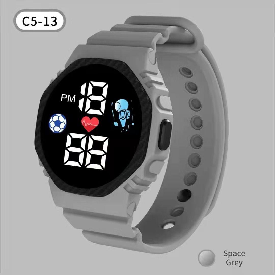 The LED electronic football watch that is the favorite of football enthusiasts, and the exquisite electronic watch with the astronaut LOGO that children and students love