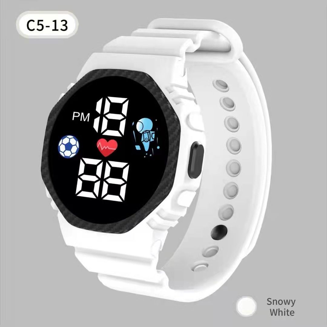 The LED electronic football watch that is the favorite of football enthusiasts, and the exquisite electronic watch with the astronaut LOGO that children and students love