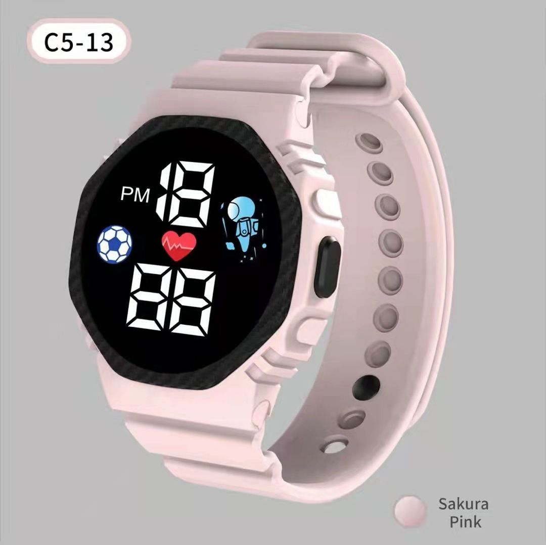 The LED electronic football watch that is the favorite of football enthusiasts, and the exquisite electronic watch with the astronaut LOGO that children and students love