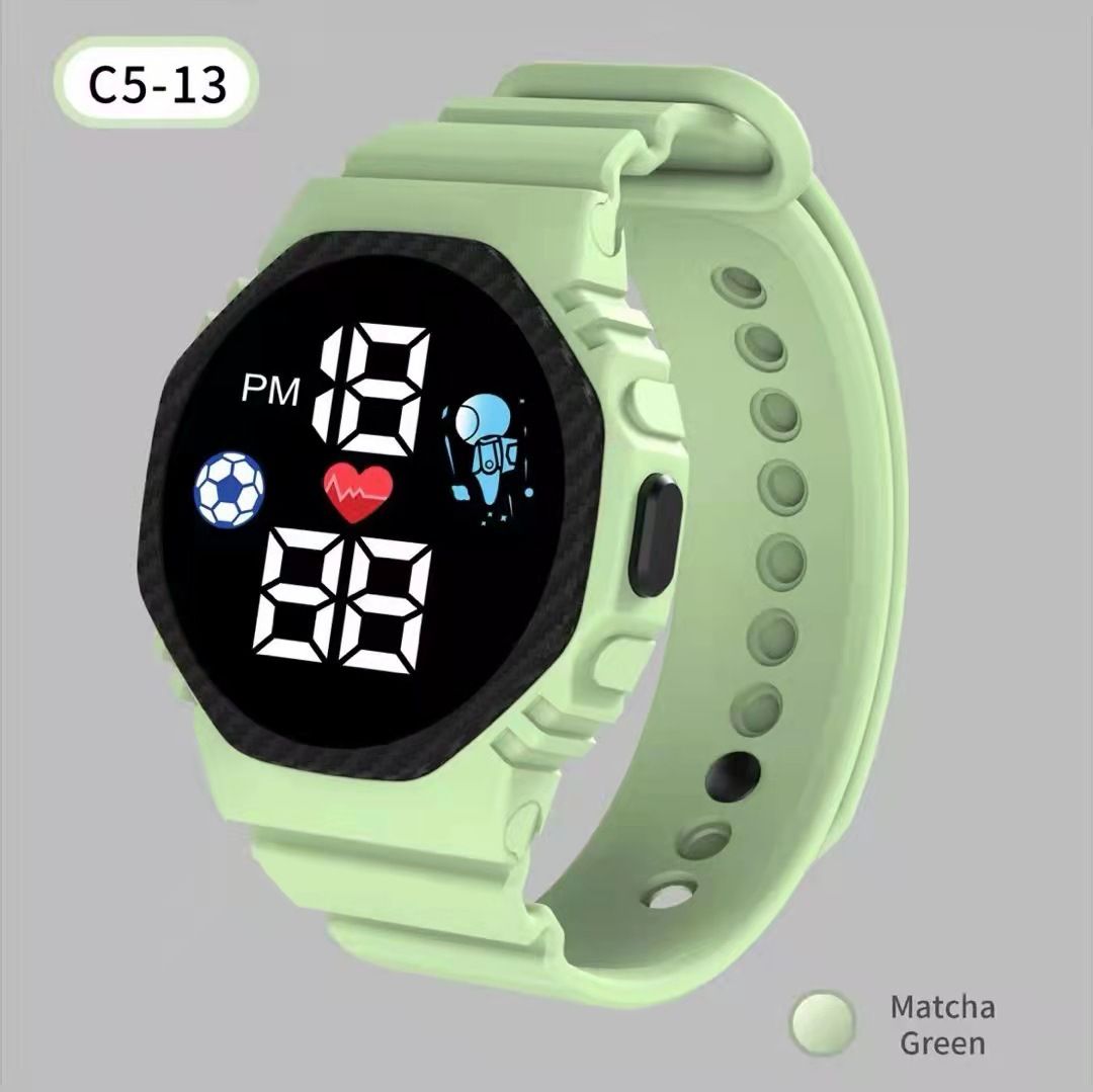 The LED electronic football watch that is the favorite of football enthusiasts, and the exquisite electronic watch with the astronaut LOGO that children and students love