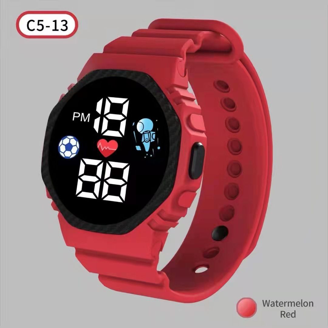The LED electronic football watch that is the favorite of football enthusiasts, and the exquisite electronic watch with the astronaut LOGO that children and students love