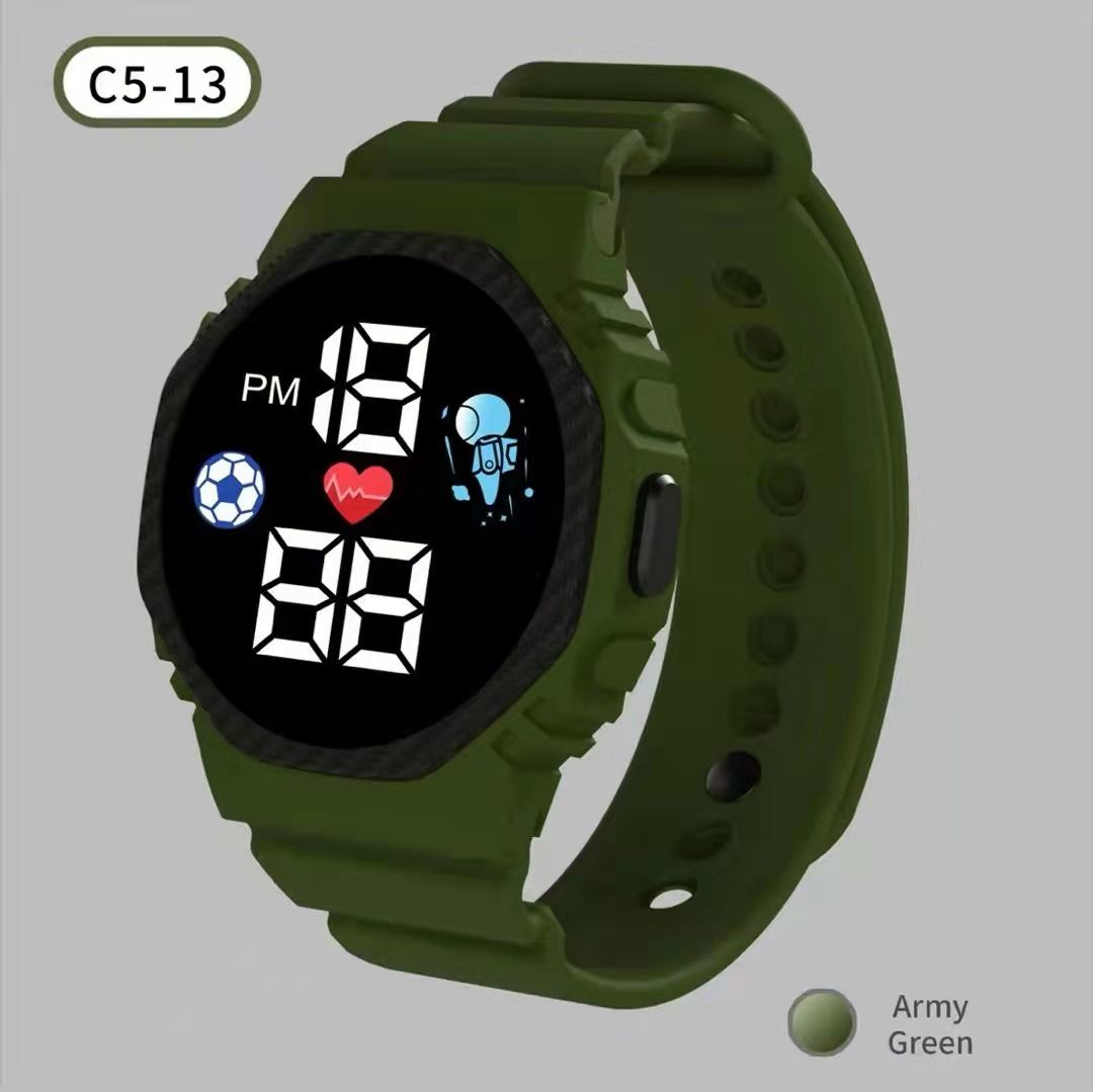The LED electronic football watch that is the favorite of football enthusiasts, and the exquisite electronic watch with the astronaut LOGO that children and students love