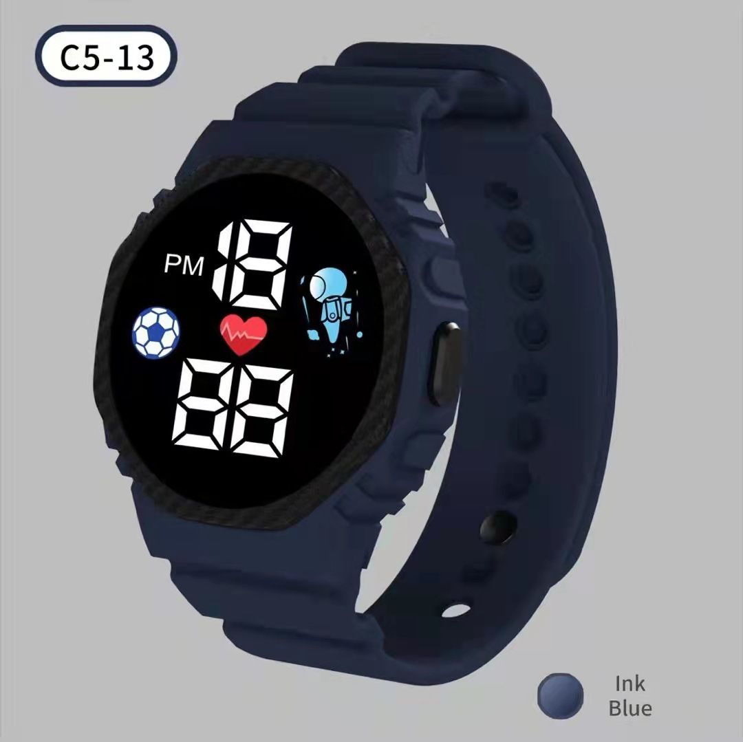 The LED electronic football watch that is the favorite of football enthusiasts, and the exquisite electronic watch with the astronaut LOGO that children and students love