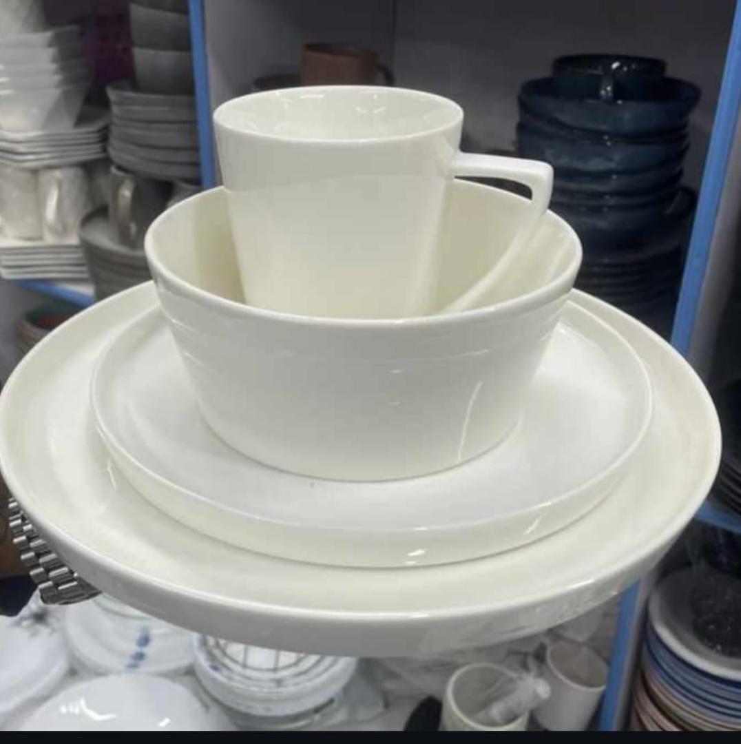 24pcs Elegant White Ceramic Dinner Set – Plates, Bowls & Cups for 6