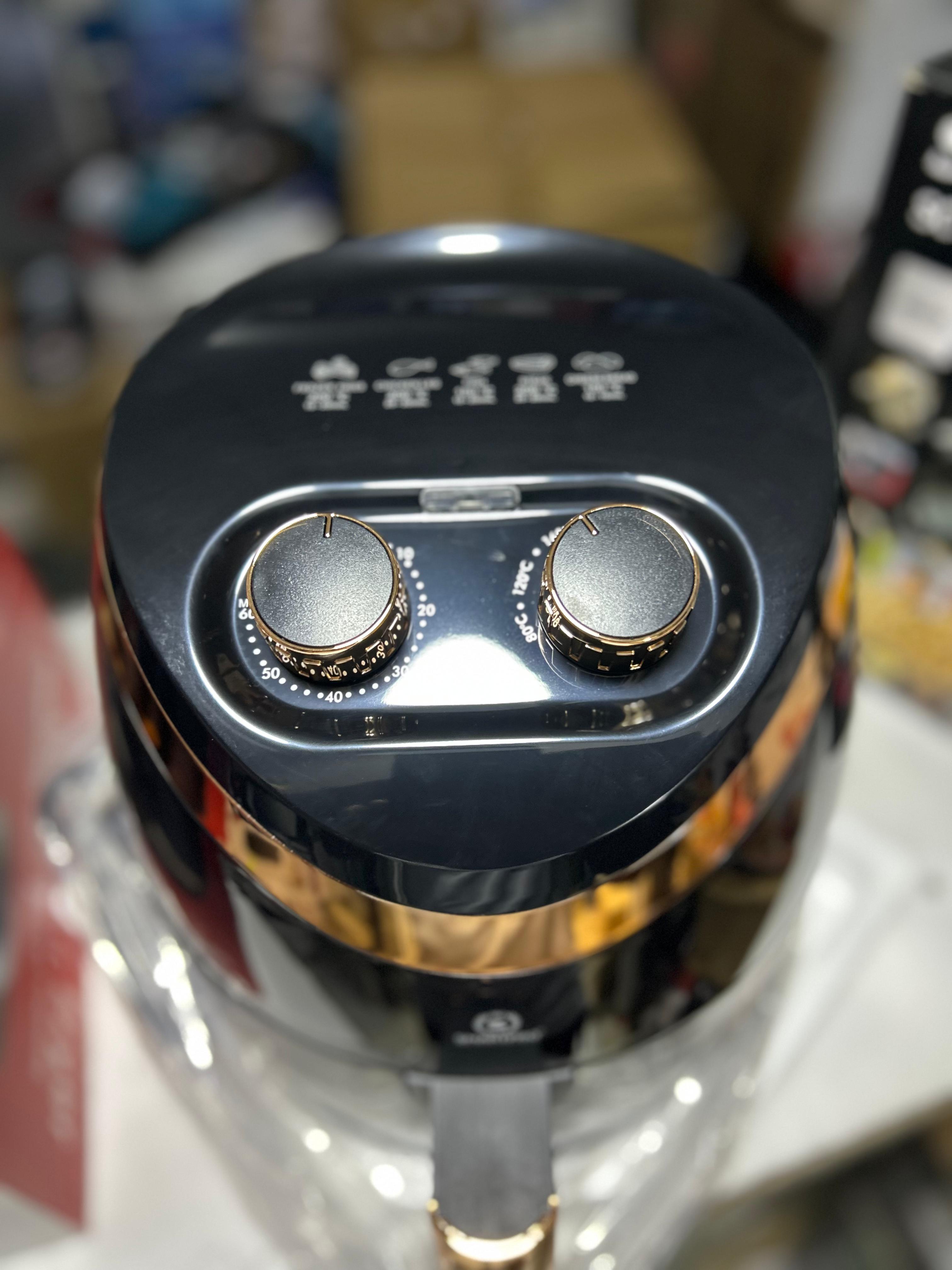 6L SMARTPRO AIR FRYER SAF-232B 1500W MULTI PURPOSE MACHINE 360 DEGREES AIR CIRCULATION TIMMING BUTTON TEMP BUTTON BLACK IN COLOR WITH A TOUCH OF GOLD (LUXURY LOOK) 6L SMARTPRO AIRFRYER.
