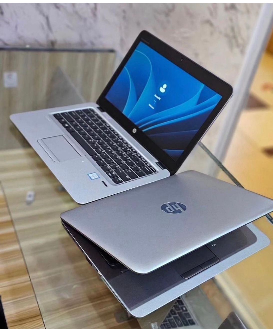 Refurbished HP EliteBook 820 G3 Ultra-Portable Business Student Laptop Ultrabook Intel Core i5-6300U 8GB RAM 256GB SSD 12.5-inch HD Display HD Webcam Windows 10 Pro
