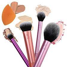 Real Technique Everyday Essentials Set: 400 Blush Brush, 300 Deluxe Creasing Brush, 402 Setting Brush, 200 Expert Face Brush + Miracle Complexion Sponge