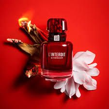 L'Interdit Rouge Ultime a warm, woody floral essence, enriched with recycled cocoa shells and dark smoky notes, complementing the floral