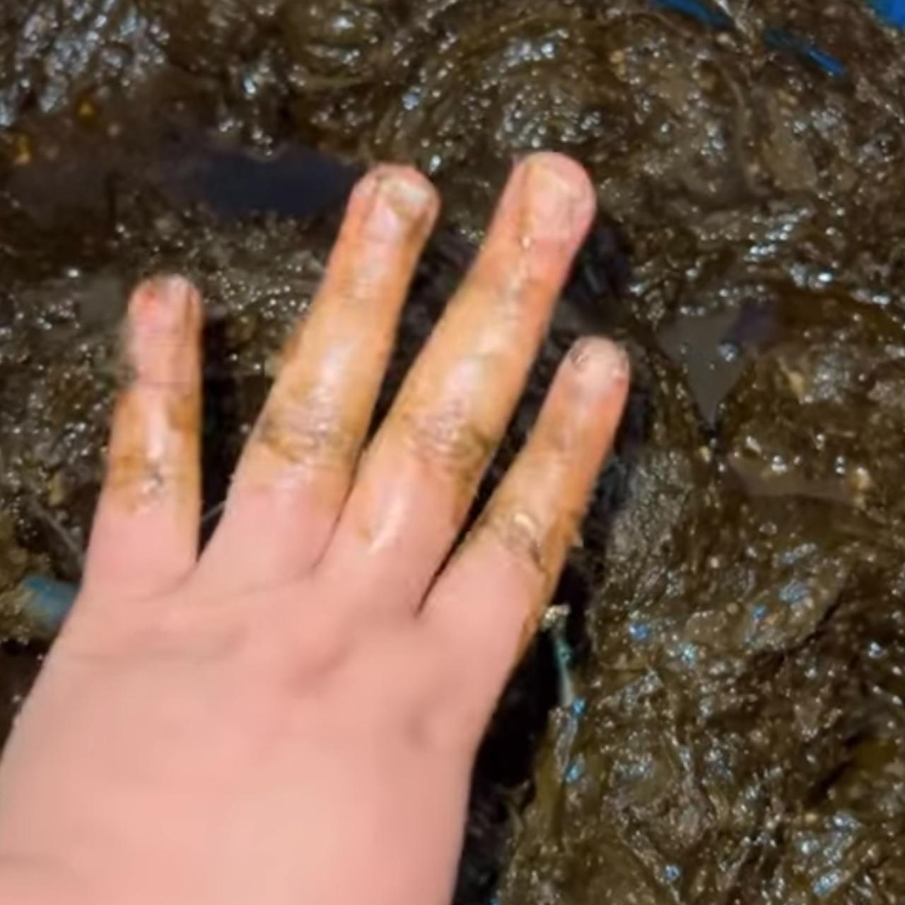 Oshaprapra Whitening Soap Luxurious Glow Lighten Brighten Evenly Repair Gently Exfoliate Dull Dead Skin Smoothen Out Complexion Beautifully Sweet Supple Flawless Skin Tone Infused with Active Formulas