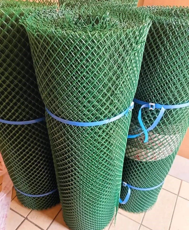 Chicken mesh_Plastic Poultry Mesh 25Metres