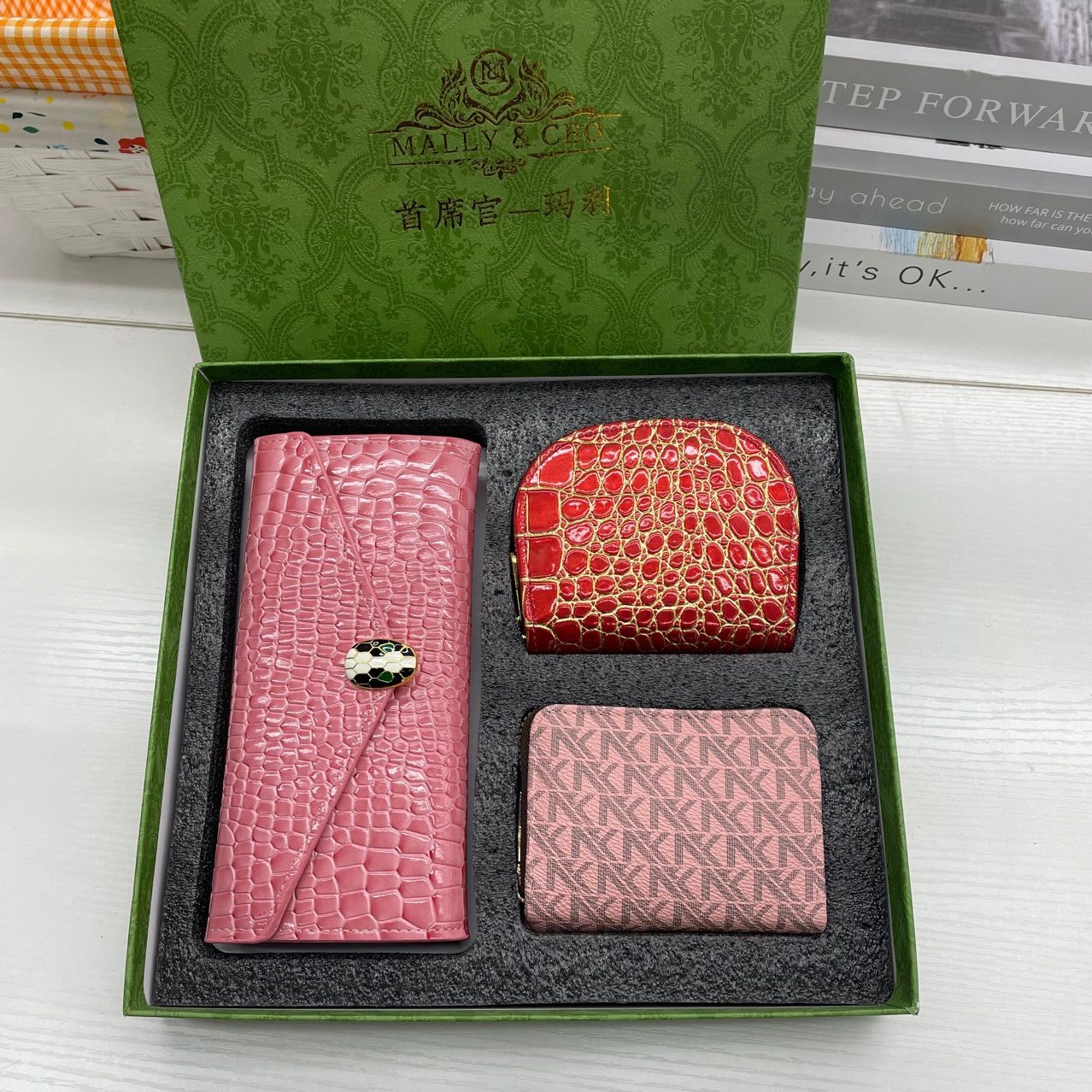 Famous Brand 3 Piece Gift Box With Patent Leather Crocodile Money Bag Card Bag and Long Wallet For Women Lady Girl