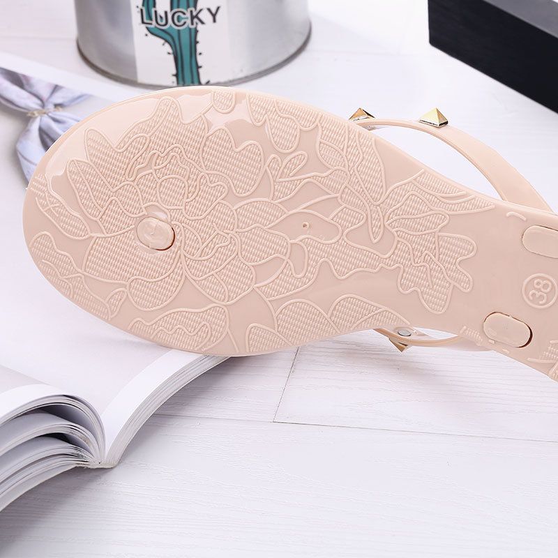 Women's Slippers Summer Cool Rivet Sandals Girls Outdoor Pinch-foot Flat Ladies Shoes Flower Flip-flops Lightweight Outside Wear Flip Flops