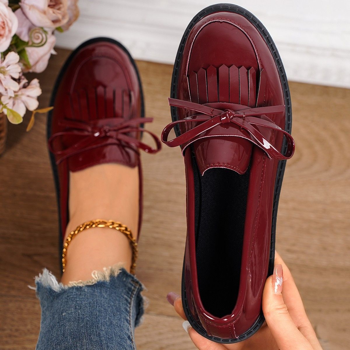 Fashion Women's Patent Leather Artificial Leather Shoes Ladies Soft Sole Anti-skid Flats Shoes Students Breathable Shoes Girls Loafers Comfortable Bean Shoes