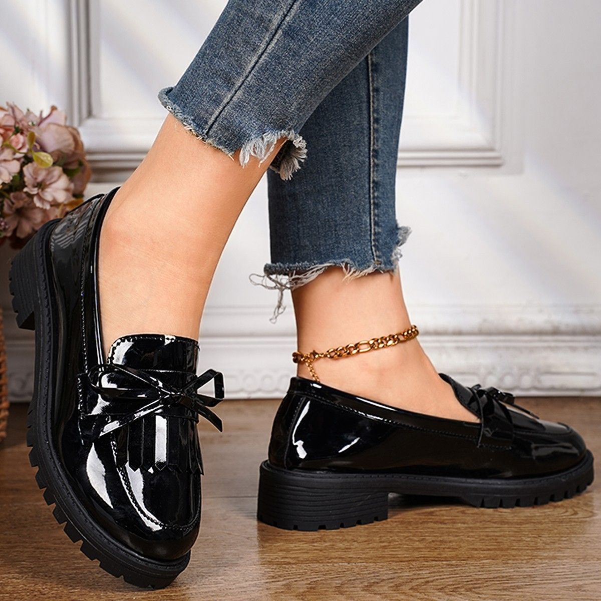 Fashion Women's Patent Leather Artificial Leather Shoes Ladies Soft Sole Anti-skid Flats Shoes Students Breathable Shoes Girls Loafers Comfortable Bean Shoes