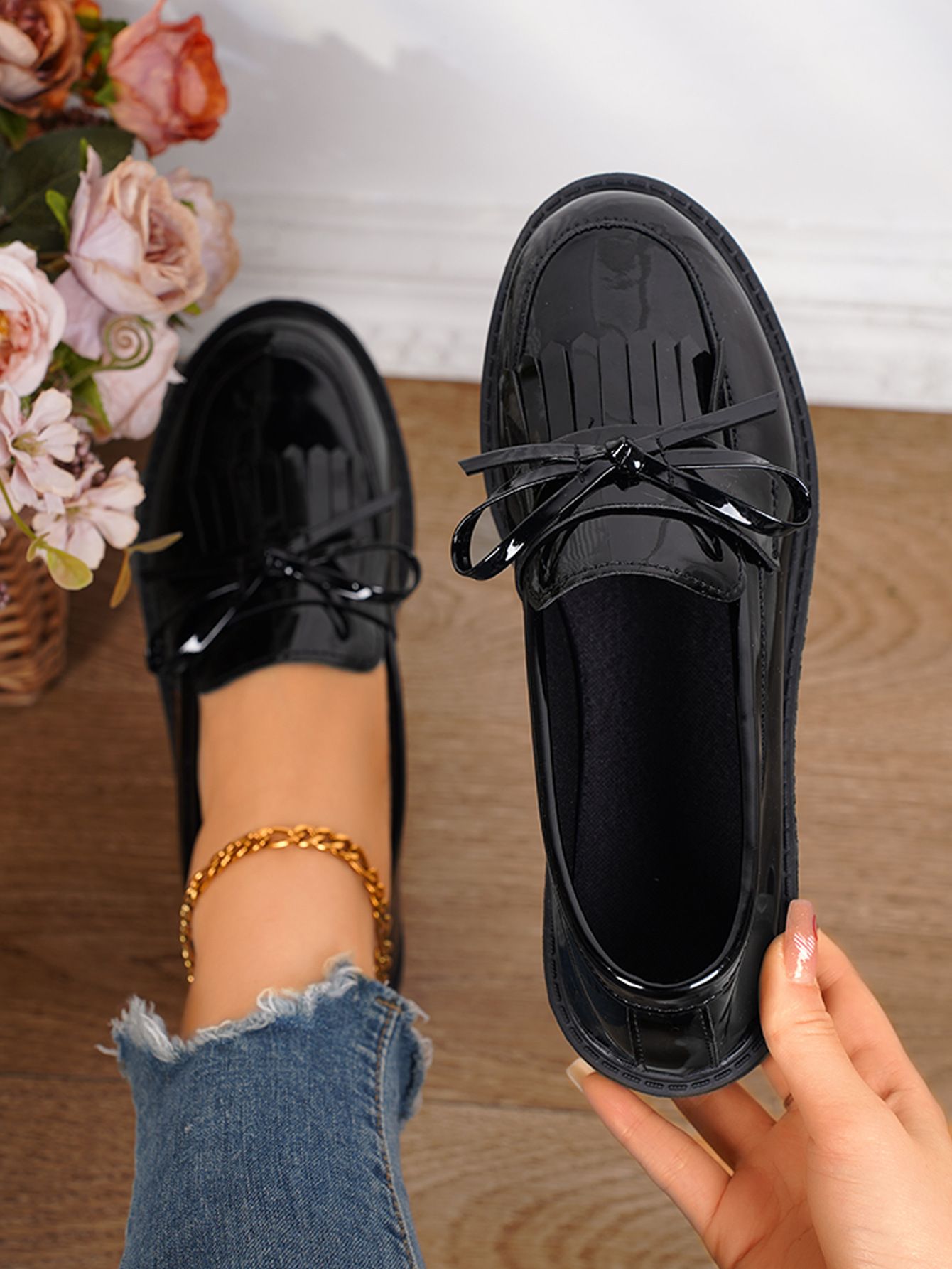 Fashion Women's Patent Leather Artificial Leather Shoes Ladies Soft Sole Anti-skid Flats Shoes Students Breathable Shoes Girls Loafers Comfortable Bean Shoes