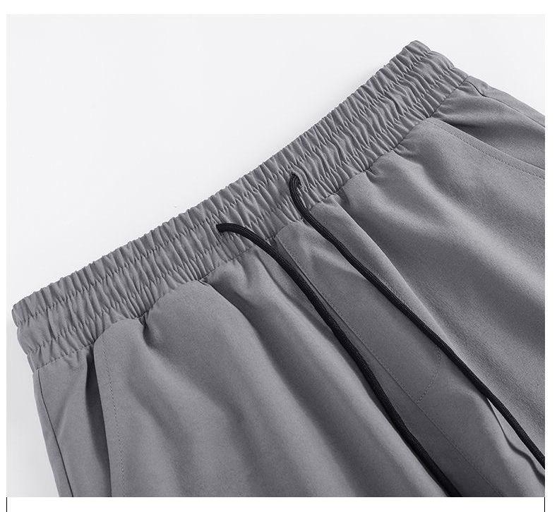 Summer five-ply short pants for men, light weight, loose-fitting, suitable for overweight individuals, black ice-silk five-inch men's trousers, shorts.