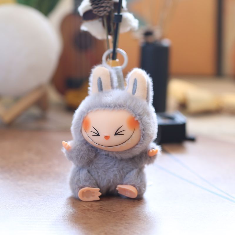 Height 15cm, rotatable silicone plushie bib pendant plush toy doll. Super cute plush cartoon bib.