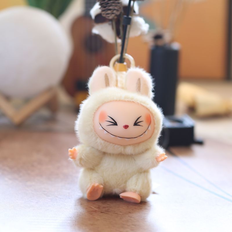 Height 15cm, rotatable silicone plushie bib pendant plush toy doll. Super cute plush cartoon bib.