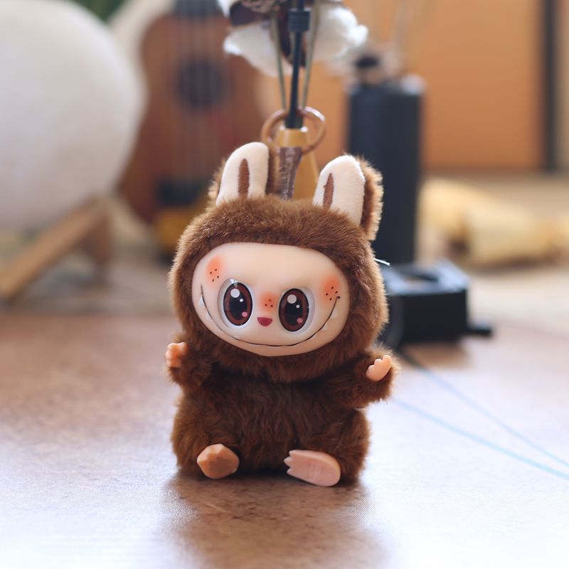 Height 15cm, rotatable silicone plushie bib pendant plush toy doll. Super cute plush cartoon bib.