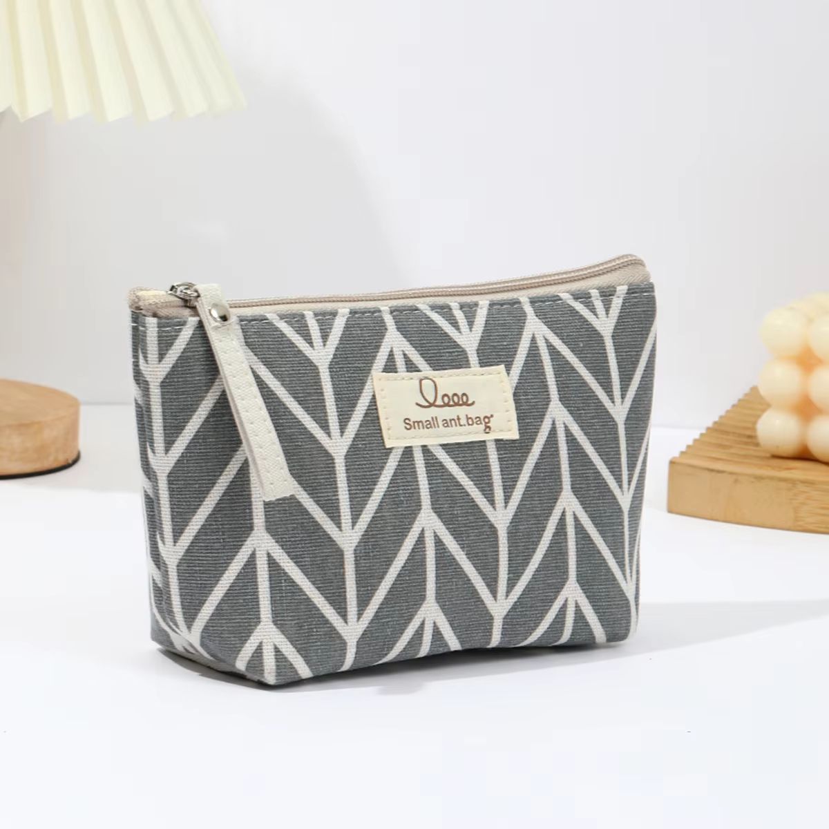 Japanese and Korean canvas makeup bag Simple and portable travel storage toiletry bag Multi functional student pencil case