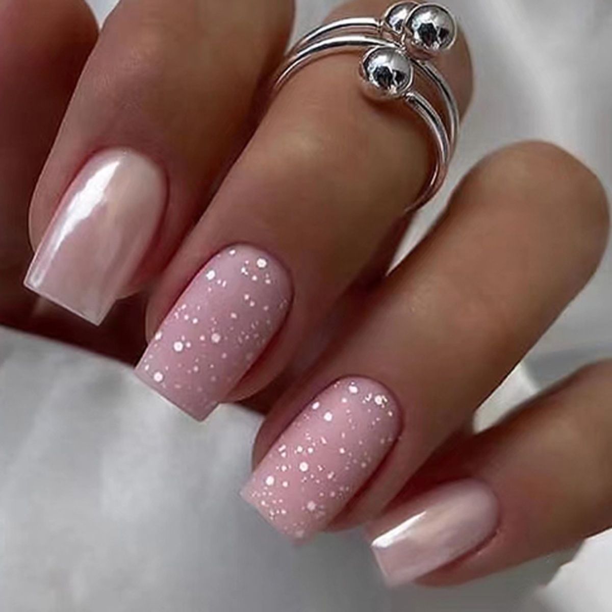 24Pcs/Set Short French Wearing Fake Nails Art Pink Gentle Girl Glitter Pearlized Press on Nail Tips Cute Natural Sweet Ins Style
