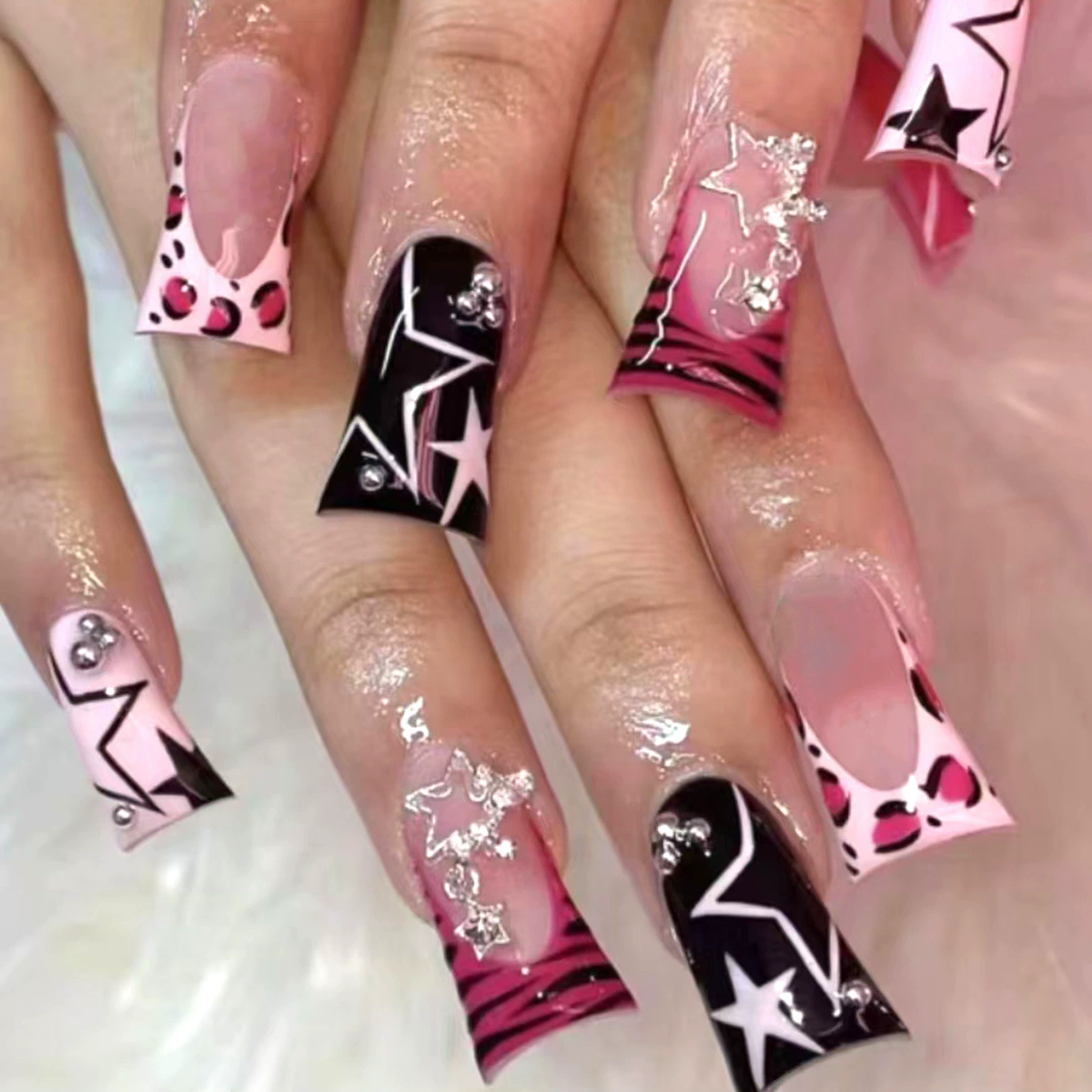 24Pcs/set Medium Length French Fake Nails Blue Pink Halo Glossy False Nail Artificial Acrylic Press On Nails Art tips Removable