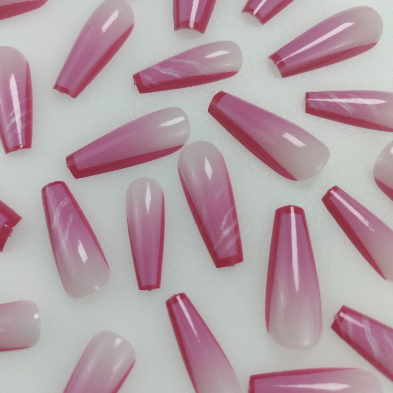 24Pcs Aurora Fake Nail with Glue Mid-length Square Head Design False Nails Simple Fashion Press on Nails Full Cover Nail Tips