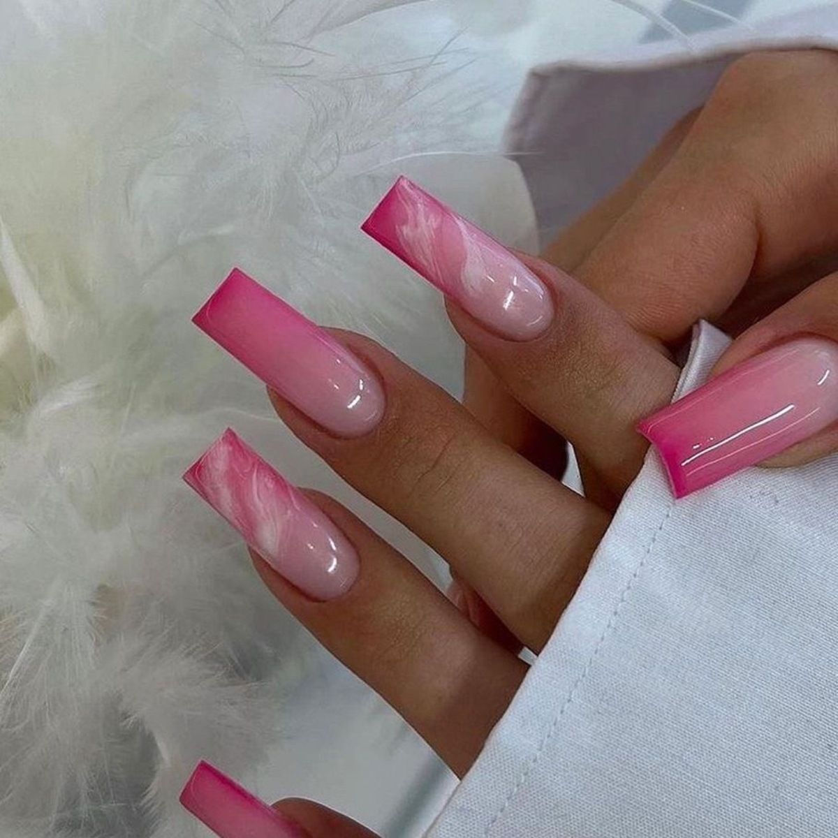 24Pcs Aurora Fake Nail with Glue Mid-length Square Head Design False Nails Simple Fashion Press on Nails Full Cover Nail Tips