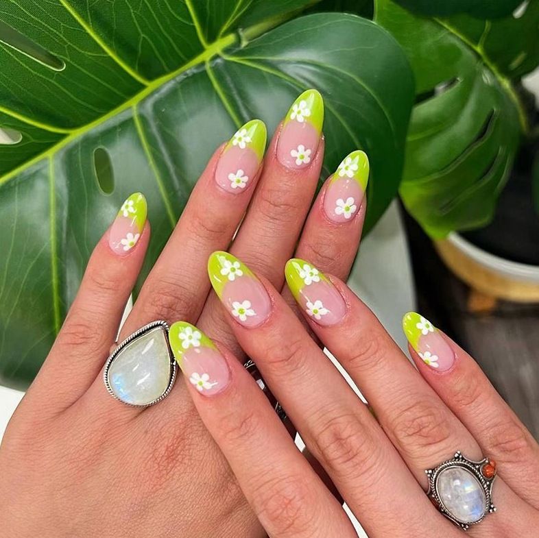 24Pcs Stiletto Press on Nails Glitter Almond False Nails French Tip Fake Nails with Glue Detachable Full Cover Acrylic Nail Tips