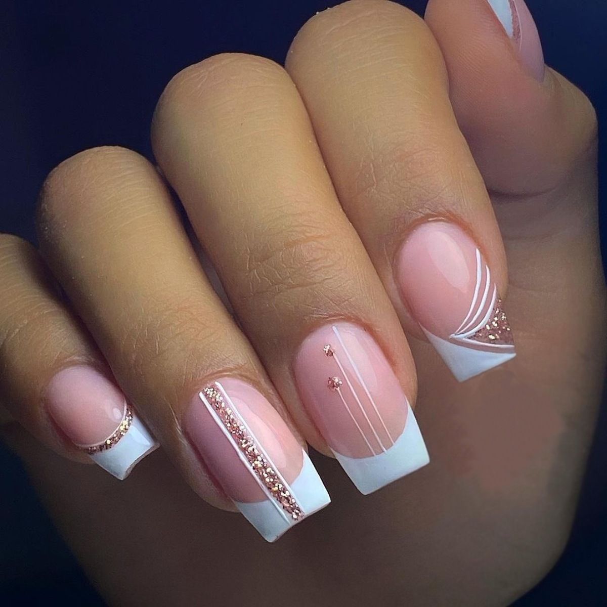 24pcs Gold Edge French Fake Nails Short Nude Pink Simple Artificial Nail Patch Press on Nail Tips for Girls Full Cover Wearable E0111